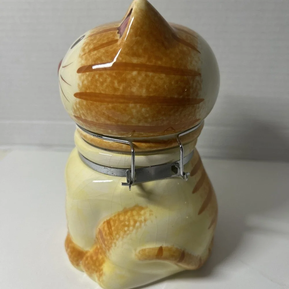 Boston Warehouse Hand Painted HIndged Jar, Storage Container, Sitting Pretty Cat